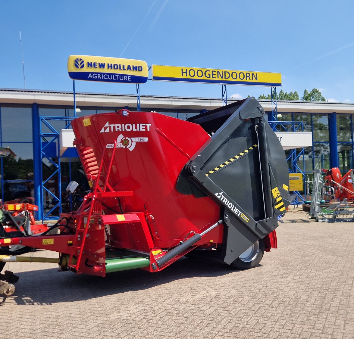 Lees meer: Nieuwe Trioliet Triomix S 1-1200 afgeleverd bij familie Floor