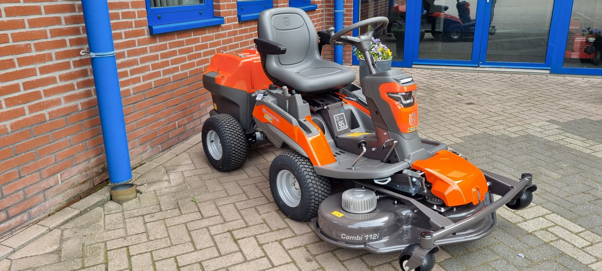 Lees meer: Een Husqvarna FM410i awd frontmaaier afgeleverd