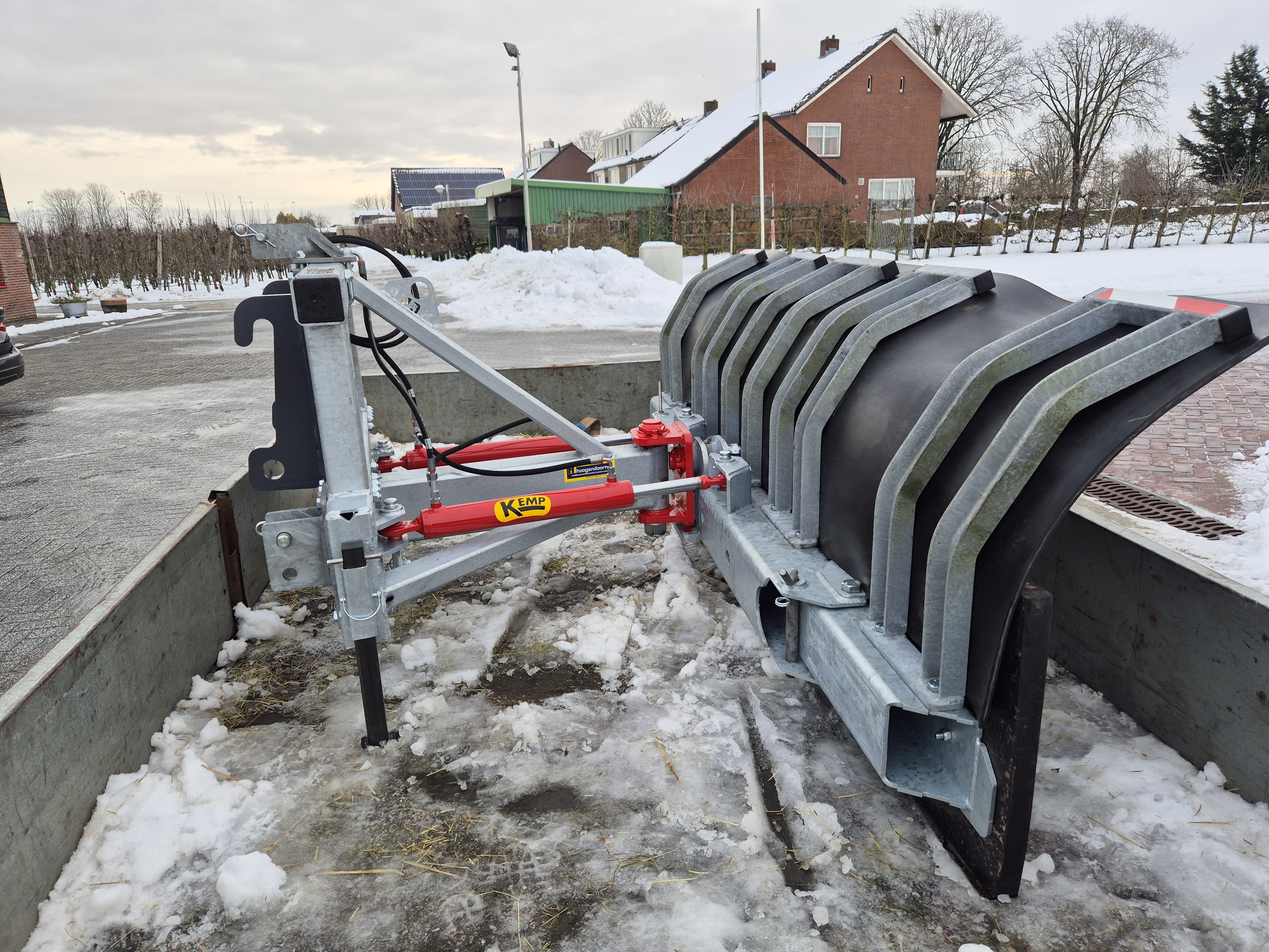 Lees meer: Kemp terrein- en wegenschuif van 2750 mm geleverd